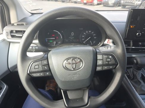 Used 2025 Toyota Sienna LE image 15