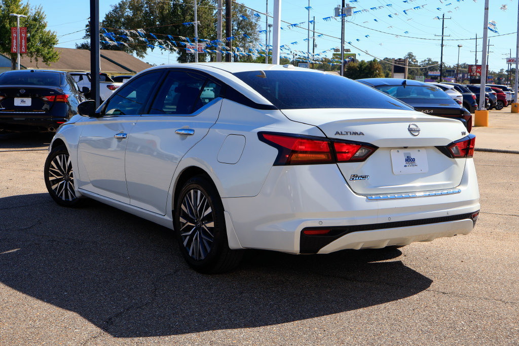 Used 2023 Nissan Altima 2.5 SV FWD image 2