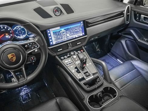 Certified 2022 Porsche Cayenne Coupe AWD/4WD image 19