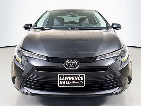 Used 2025 Toyota Corolla LE FWD image 2