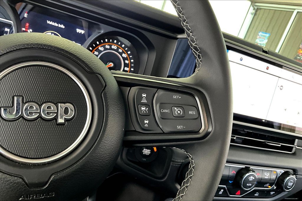 Used 2026 Jeep Gladiator Rubicon AWD/4WD image 14