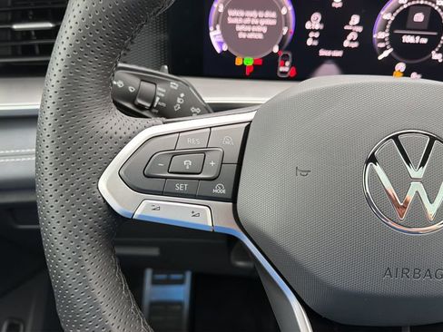 New 2026 Volkswagen Tiguan SE R-Line FWD image 20
