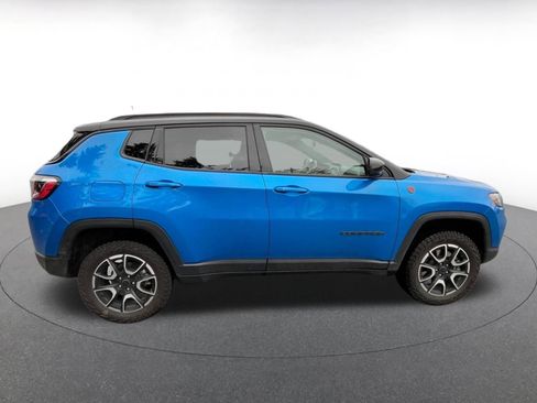 Used 2025 Jeep Compass Trailhawk AWD/4WD image 8