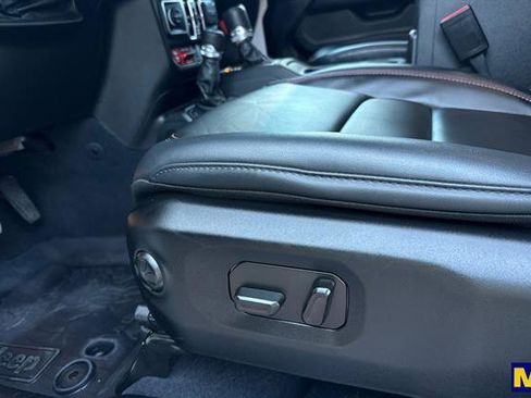 Used 2025 Jeep Wrangler Rubicon image 13