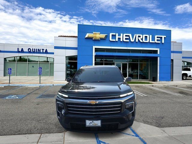 Used 2027 Chevrolet Traverse LT w/ Driver Confidence Package FWD image 3