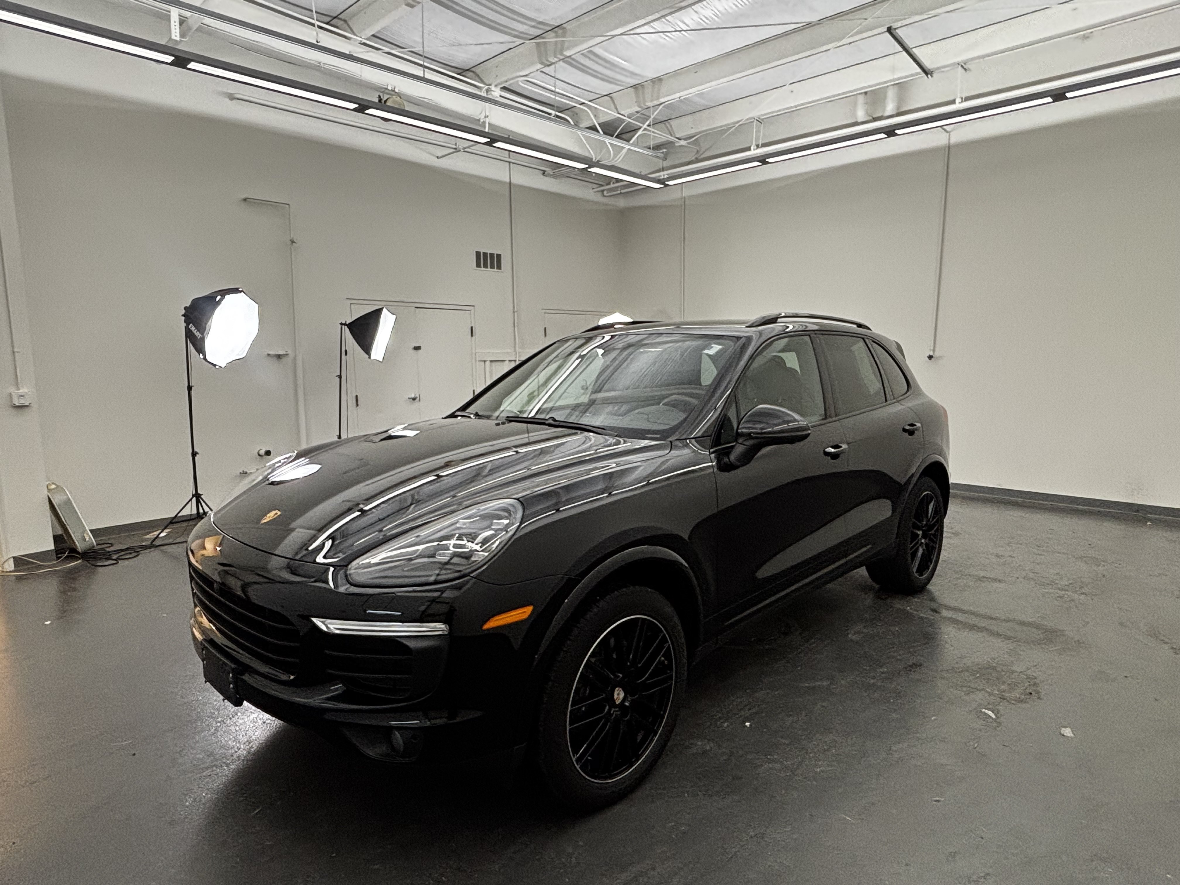 Used 2018 Porsche Cayenne Platinum Edition AWD/4WD image 3