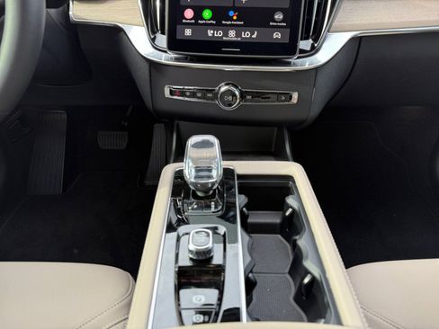 New 2025 Volvo XC90 T8 Core image 11