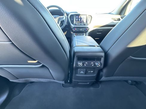 Used 2023 GMC Acadia SLT w/ Elevation Edition image 22