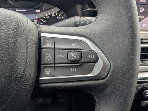 Used 2025 Jeep Compass Limited image 29