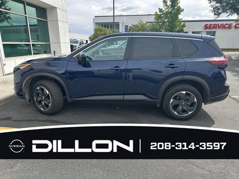 Used 2025 Nissan Rogue SV AWD/4WD image 2