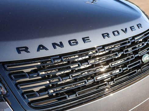 New 2026 Land Rover Range Rover Velar Dynamic SE image 16