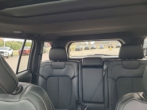 New 2025 Jeep Grand Cherokee Altitude AWD/4WD image 19