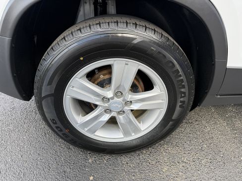 Used 2019 Chevrolet Trax LS image 23