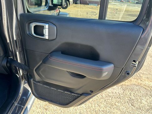 Used 2022 Jeep Wrangler Unlimited Rubicon w/ LED Lighting Group AWD/4WD image 28