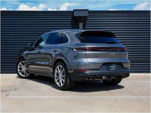New 2025 Porsche Cayenne image 3