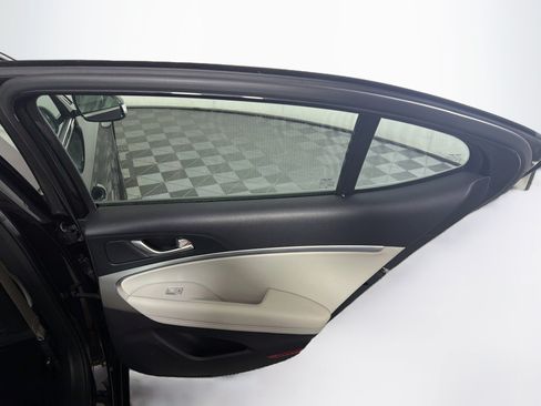 Used 2025 Genesis G70 2.5T RWD image 29