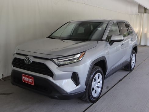 Used 2025 Toyota RAV4 LE AWD/4WD image 21