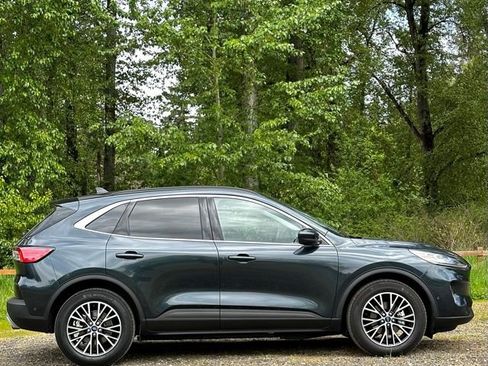 Used 2022 Ford Escape Titanium w/ Titanium Premium Package image 2