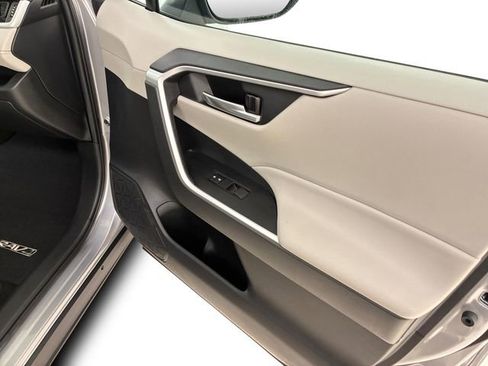 Used 2021 Toyota RAV4 XLE w/ Convenience Package image 15