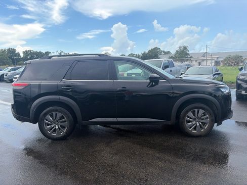 Used 2025 Nissan Pathfinder SV FWD image 8