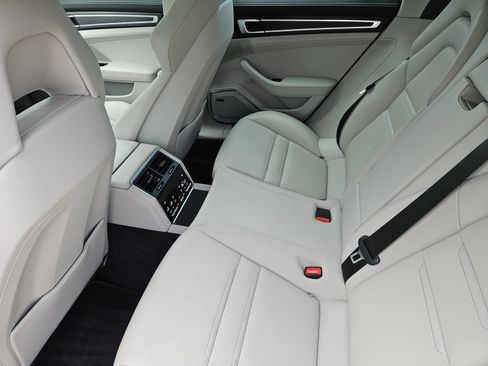 Certified 2023 Porsche Panamera 4 Platinum Edition AWD/4WD image 28