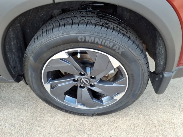 Used 2024 Nissan Rogue SV w/ SV Premium Package FWD image 19