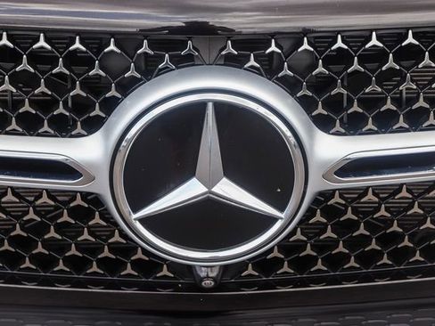Used 2025 Mercedes-Benz GLE 450e 4MATIC image 13