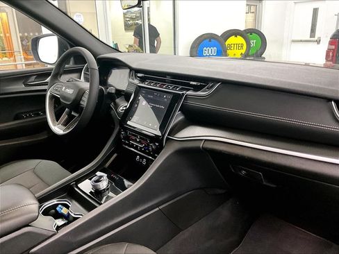 Used 2025 Jeep Grand Cherokee Laredo X w/ Luxury Tech Group I AWD/4WD image 14