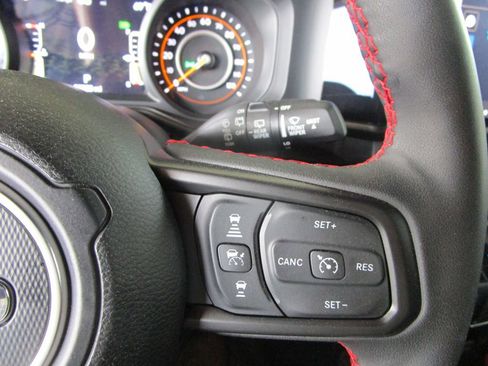 Used 2024 Jeep Wrangler Unlimited Rubicon image 35