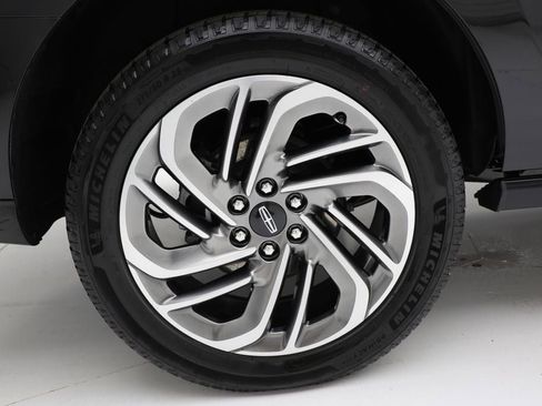 Used 2025 Lincoln Navigator Reserve AWD/4WD image 10