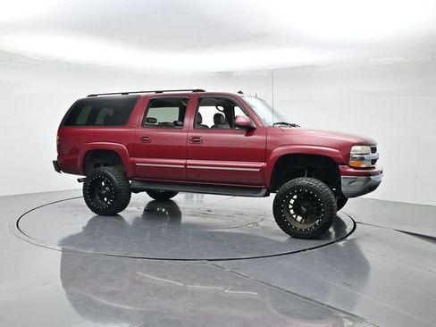 Used 2004 Chevrolet Suburban LT w/ Preferred Equipment Group RWD image 3