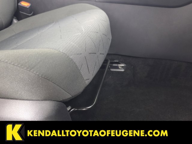 Used 2025 Toyota RAV4 XLE AWD/4WD image 29