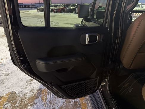 Used 2020 Jeep Gladiator Overland w/ Dual Top Group image 19