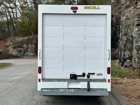 Used 2022 GMC Savana 3500 w/ Power Convenience Package image 11