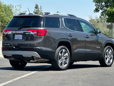 Used 2019 GMC Acadia SLT w/ LPO, Cargo Package FWD image 2