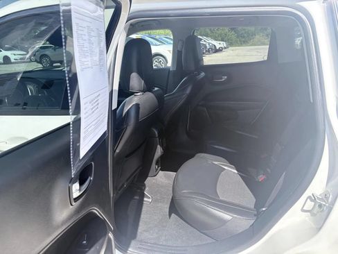Used 2019 Jeep Compass Latitude FWD image 12
