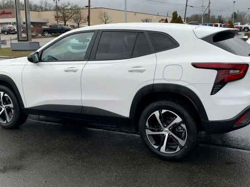 Certified 2024 Chevrolet Trax RS image 6