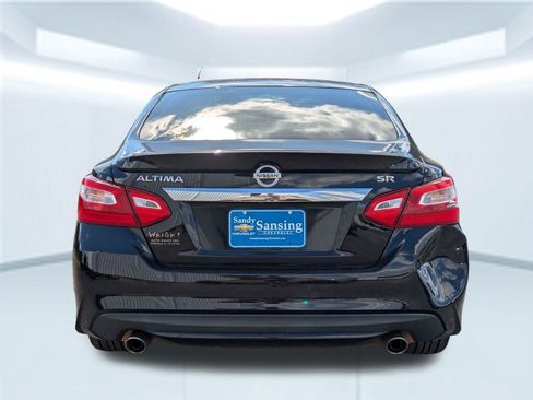 Used 2016 Nissan Altima 2.5 SR w/ LED Appearance Package image 5