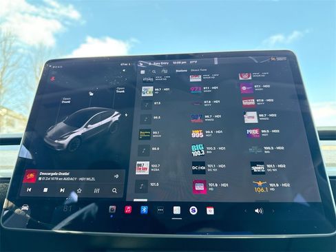 Used 2021 Tesla Model Y Long Range image 12