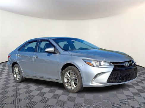Used 2017 Toyota Camry XSE image 1