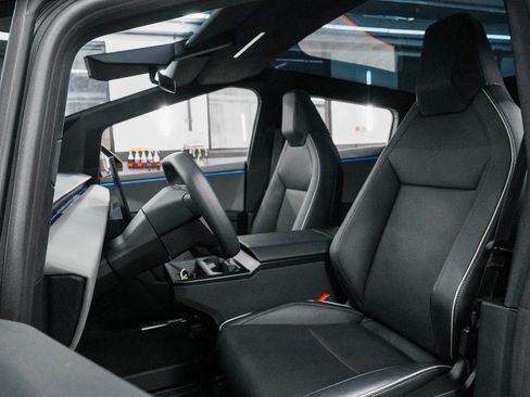 Used 2024 Tesla Cybertruck AWD Crew Cab image 24