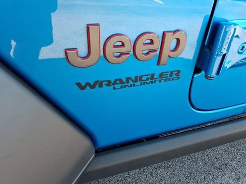 Used 2022 Jeep Wrangler Unlimited Rubicon AWD/4WD image 11