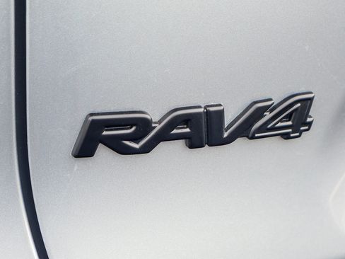 Used 2025 Toyota RAV4 XLE AWD/4WD image 24