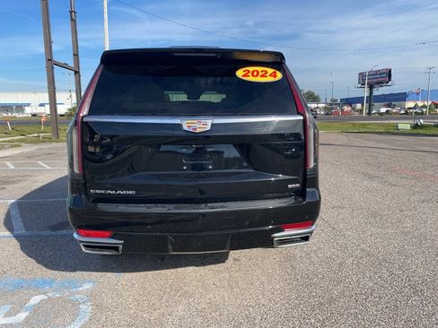 Used 2024 Cadillac Escalade Premium Luxury image 4