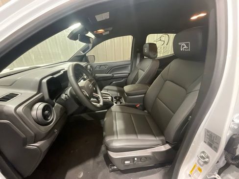 Used 2025 Chevrolet Colorado Trail Boss AWD/4WD image 12