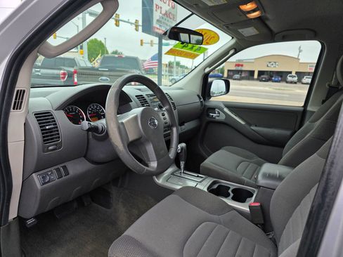 Used 2010 Nissan Pathfinder S AWD/4WD image 3