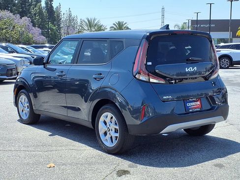 Certified 2025 Kia Soul LX w/ LX Technology Package FWD image 3
