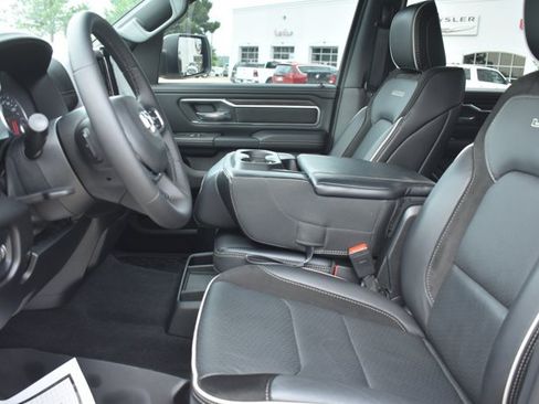 Used 2025 RAM 1500 Laramie AWD/4WD image 16