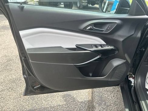 New 2026 Chevrolet Trax LT w/ Midnight Edition FWD image 11