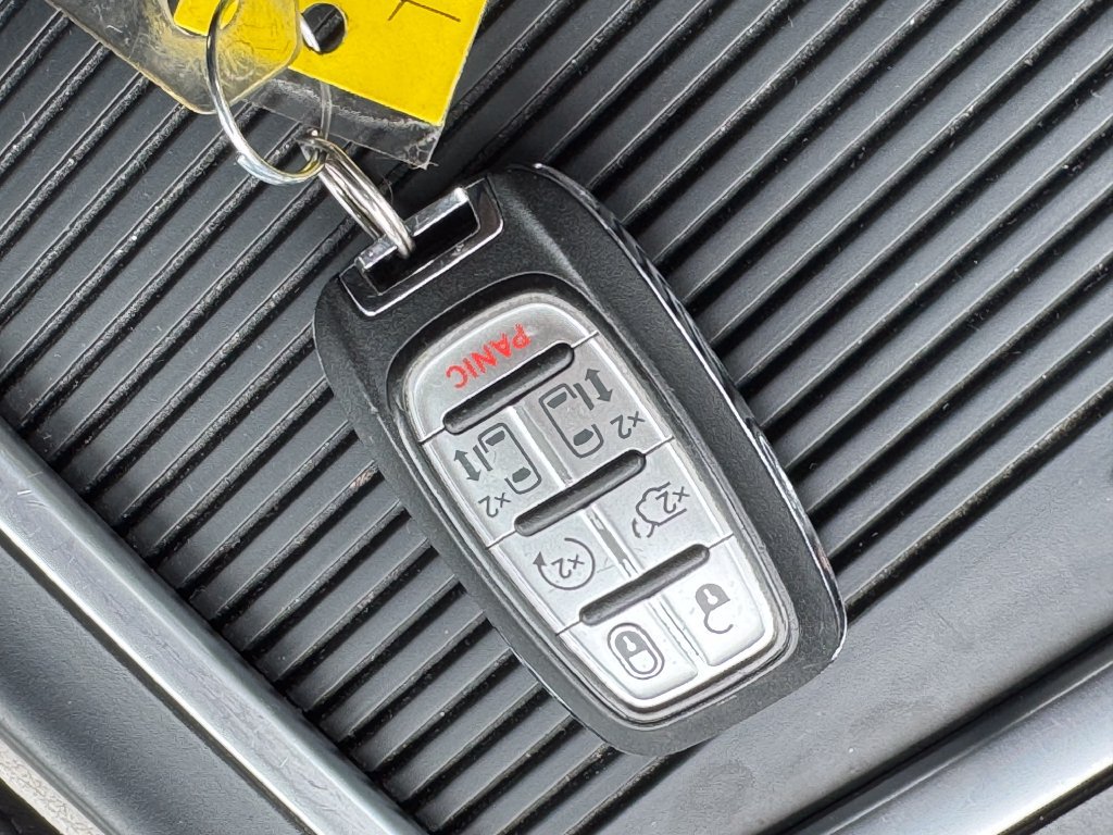 Used 2024 Chrysler Pacifica Touring-L FWD image 33